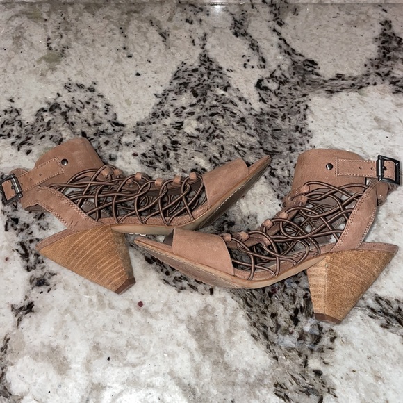 VINCE CAMUTO BOOTIES! Brown leather! Perfect for fall! - Picture 10 of 11